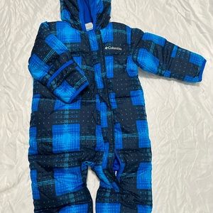 Like New Columbia baby snowsuits-
Size 12-18 months